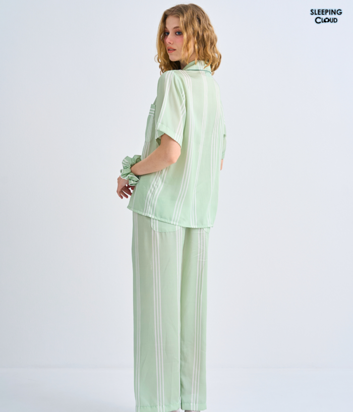 Make Up Your Day THREE STRIPE Short sleeves + Pants : Green - Image 2
