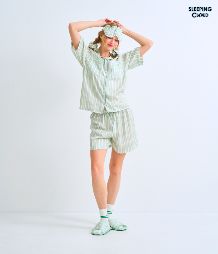 Simply Color  Short Sleeves + Shorts : Wednesday - Image 4