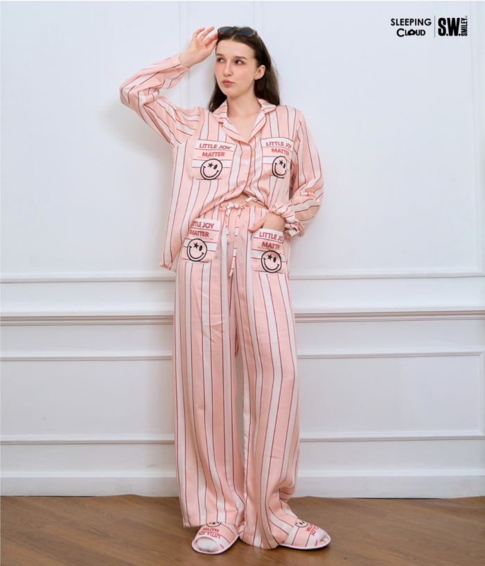 ชุดนอน SLEEPING CLOUD | ชุดนอน 100% LYOCELL ผ้านุ่ม เย็น ใส่สบาย :  Playful Days Thursday - Image 4